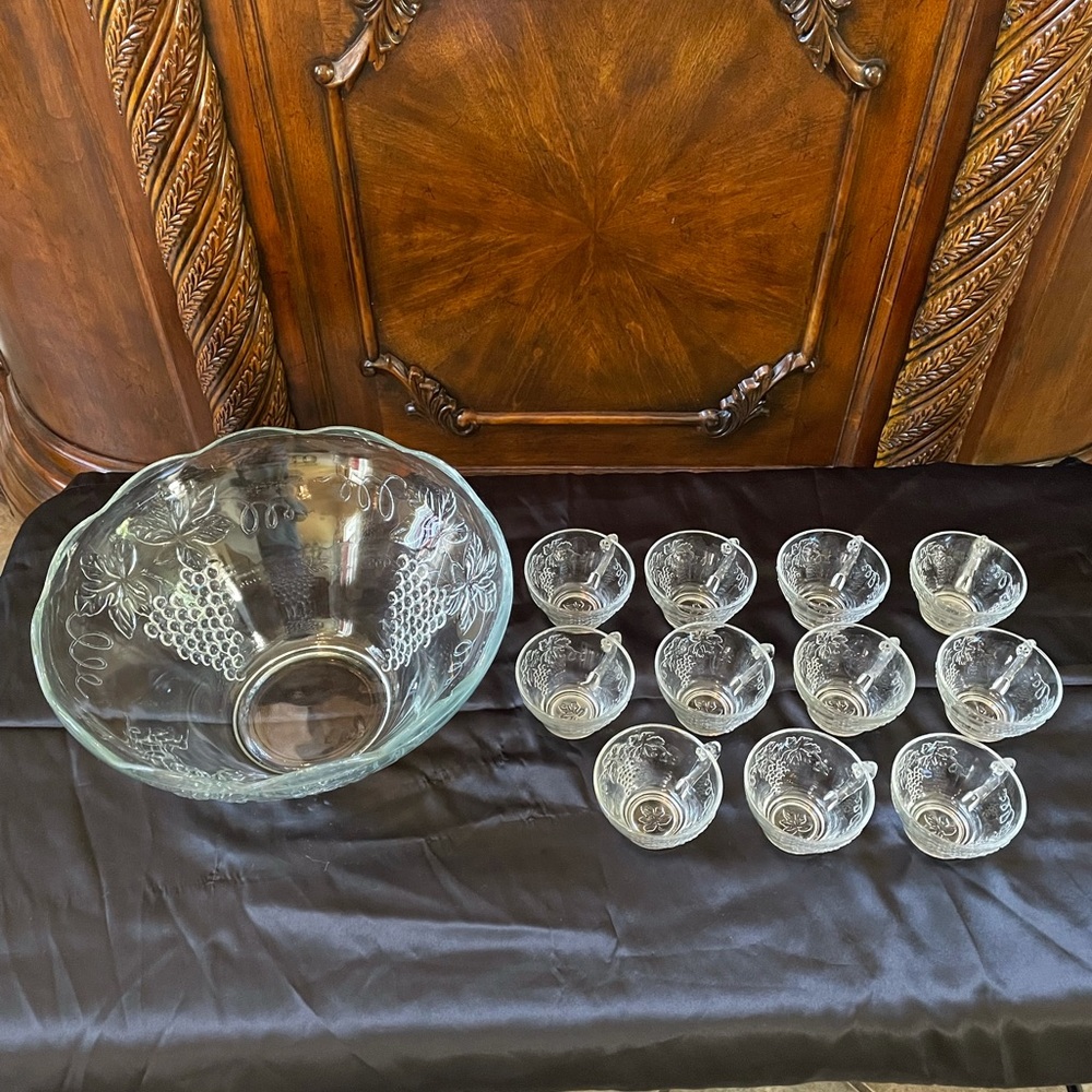 Vintage Harvest Grape Pattern Punch Bowl w/11 cups